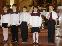 A Szent László iskolában nemcsak a tantermekben, hanem a templomban is köszöntötték az édesanyákat a diákmise keretében május 6-án.